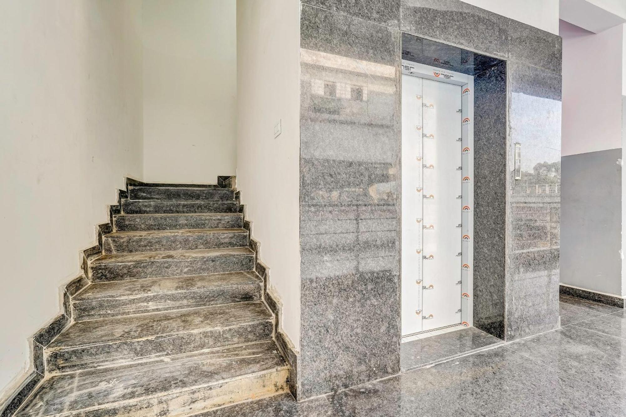 Oyo Flagship Hotel Ayodhya Bengaluru Zewnętrze zdjęcie